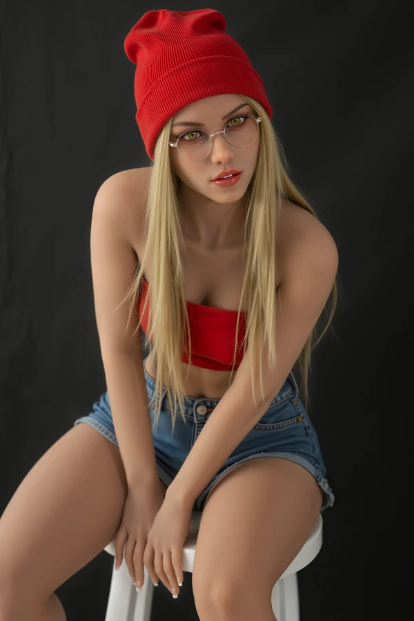 Sexpuppe Aibei Doll, detailreiche Liebespuppe mit roter Mütze in sinnlicher Pose