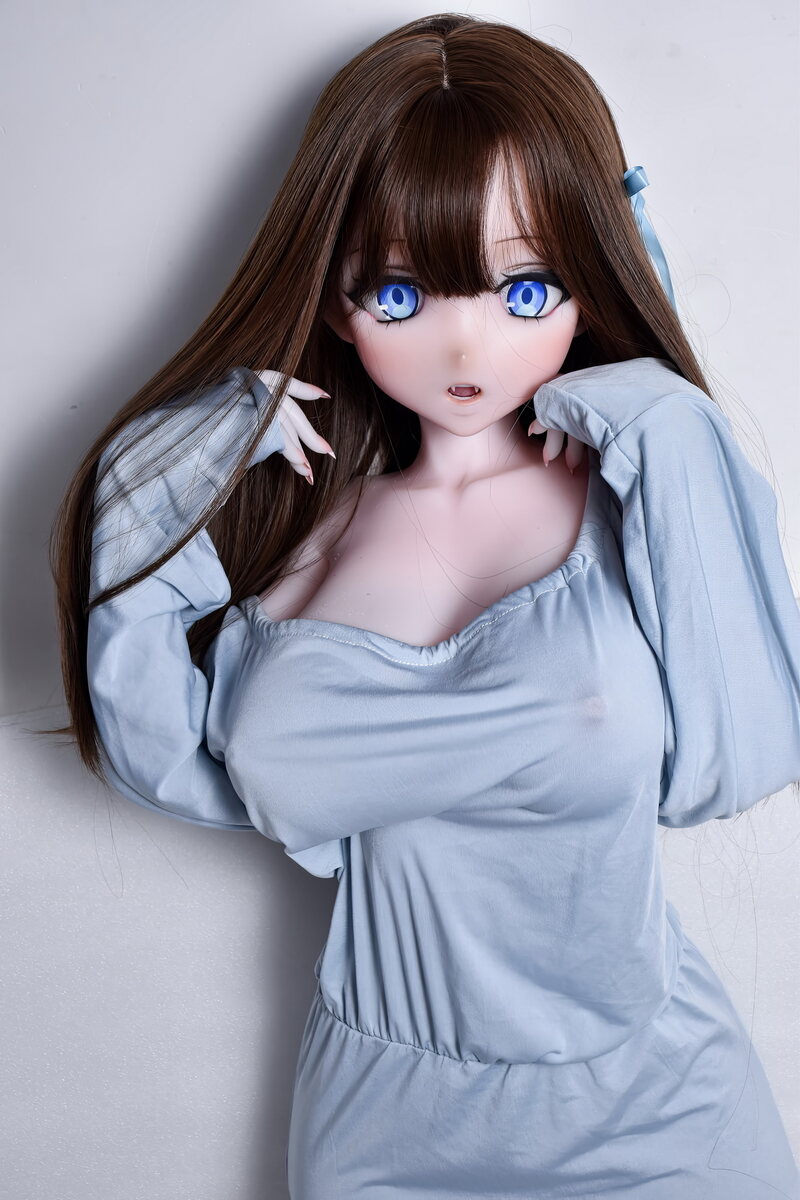 Elsababe Liebespuppe Hayakawa Saaya mit langen braunen Haaren im hellgrauen Kleid