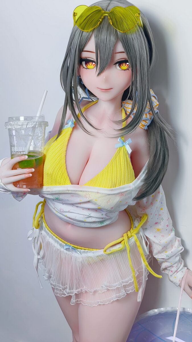 ElsababeDoll Mizuta Nina mit leuchtenden Augen und detailreichem Anime-Gesicht