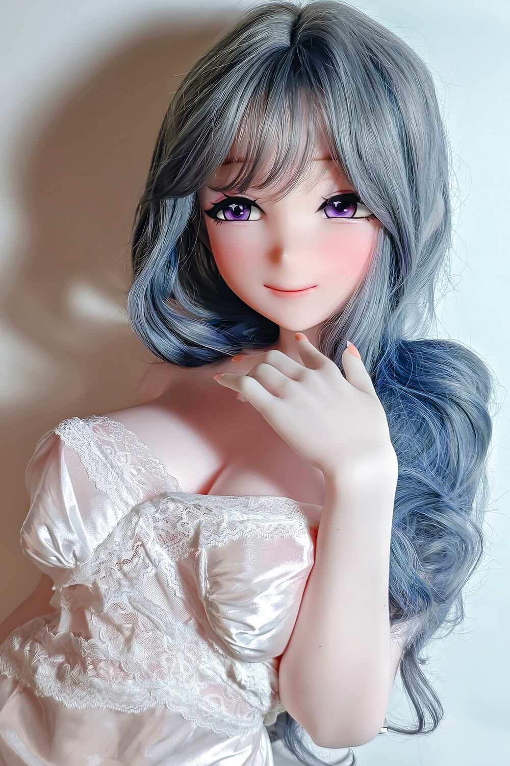Cosplay Sexpuppe Mochizuki Em mit süßem Lächeln