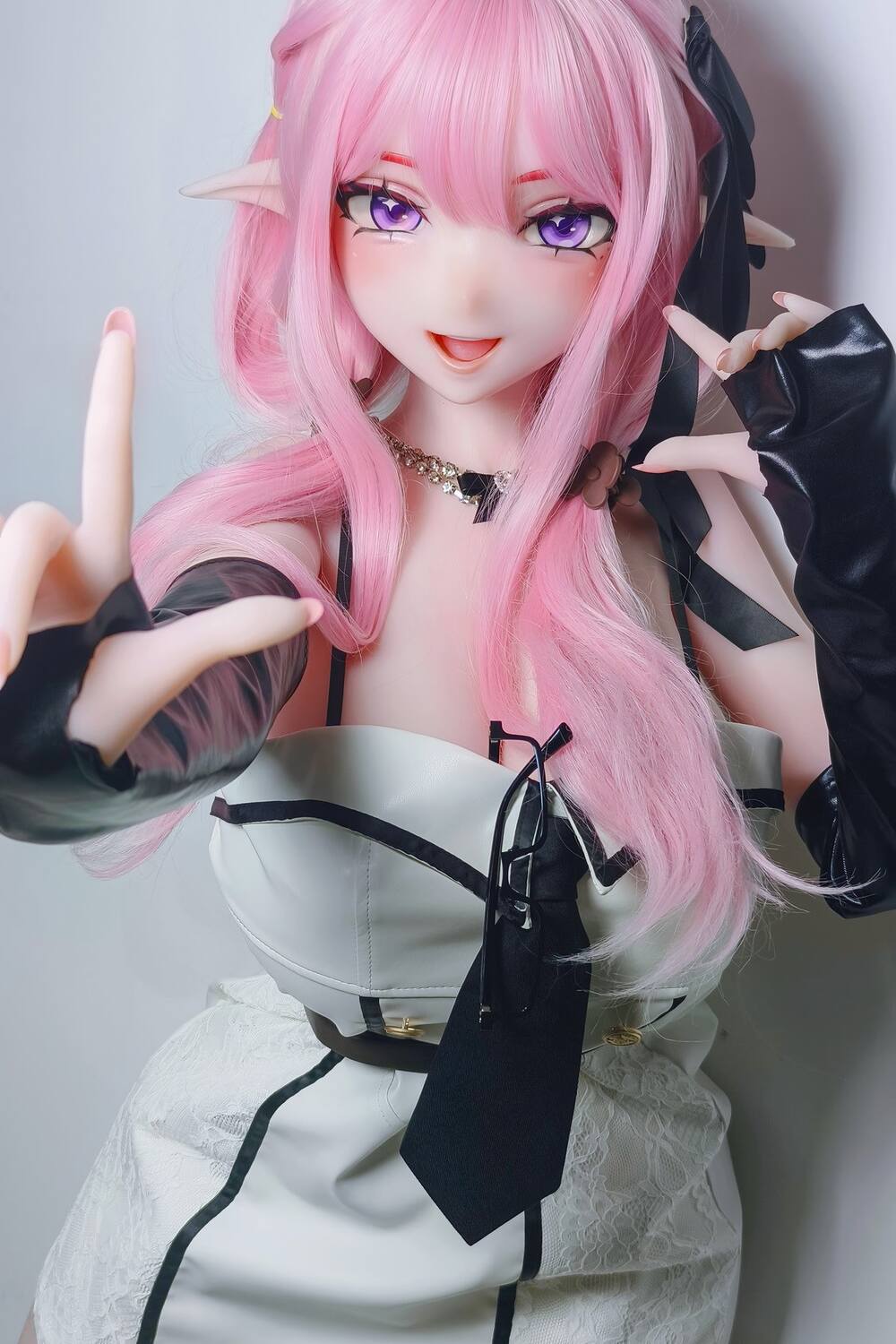 Detailreiche Cosplay Love doll mit großen Brüsten und sinnlicher Anime-Ausstrahlung