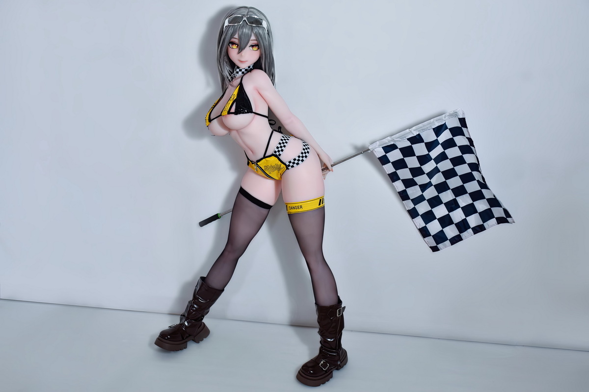 ElsababeDoll Qiandao mit Zielflagge im sportlichen Anime-Rennstil
