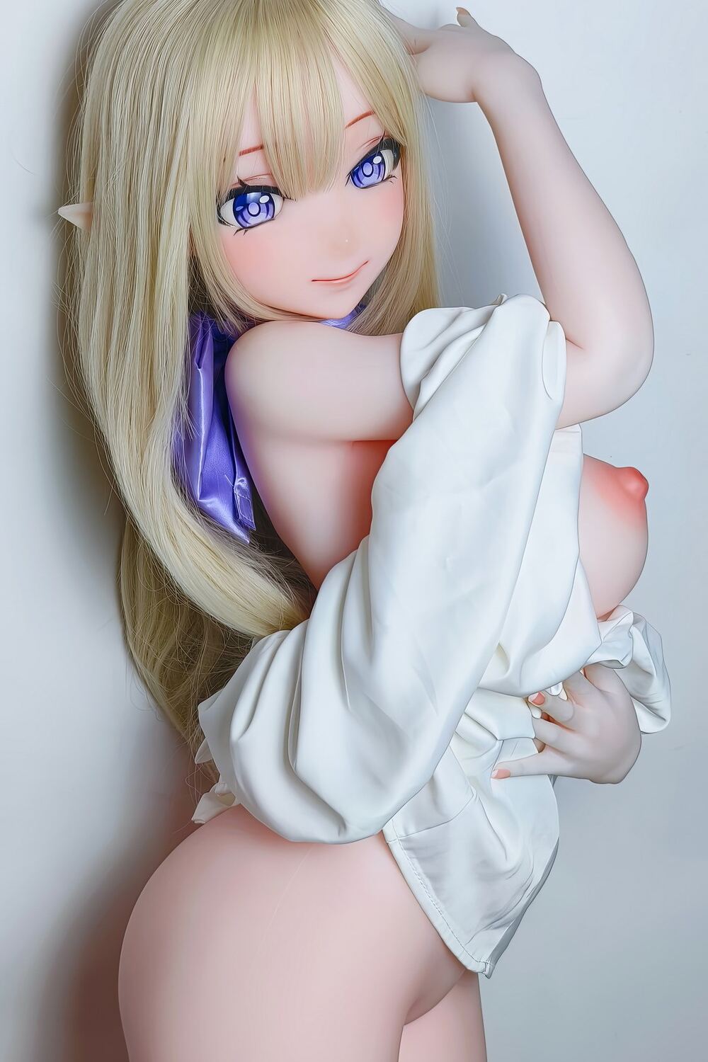 Fantasy Anime Sex puppe mit blauen Augen und schlanker Figur