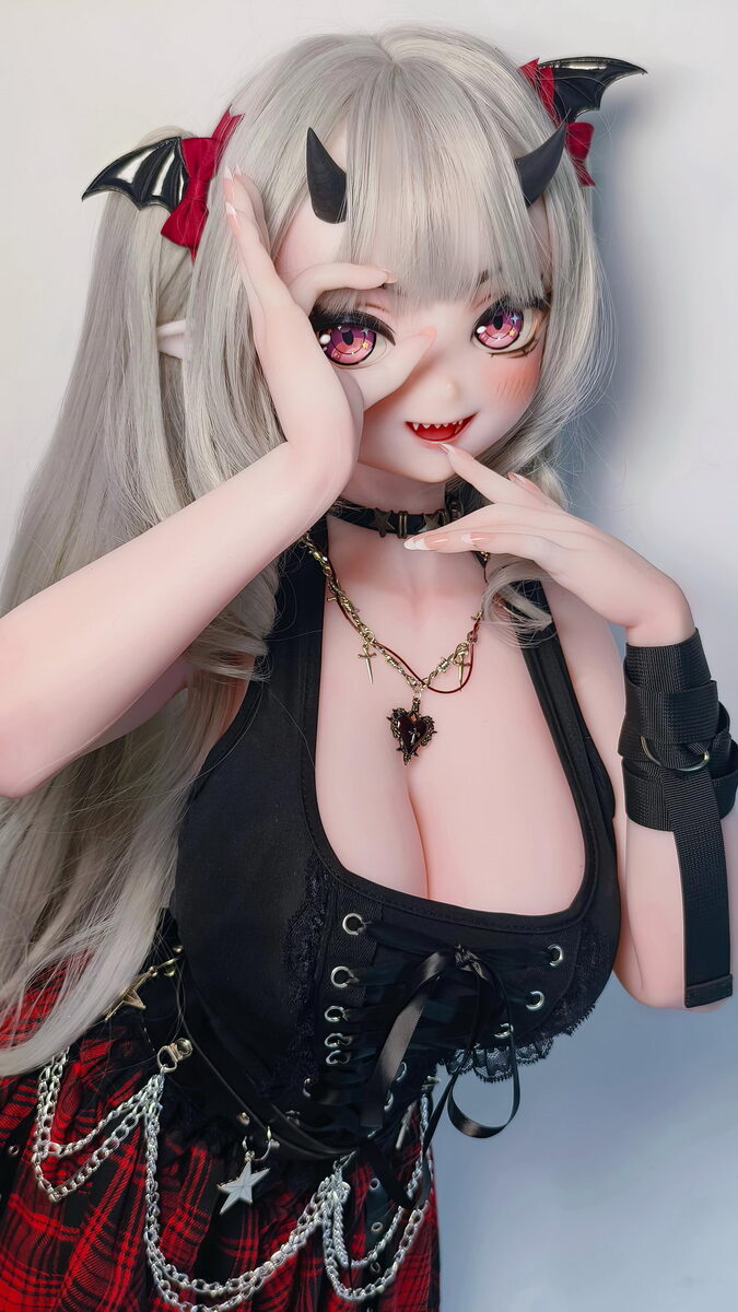 Liebespuppe doll im verspielten Look