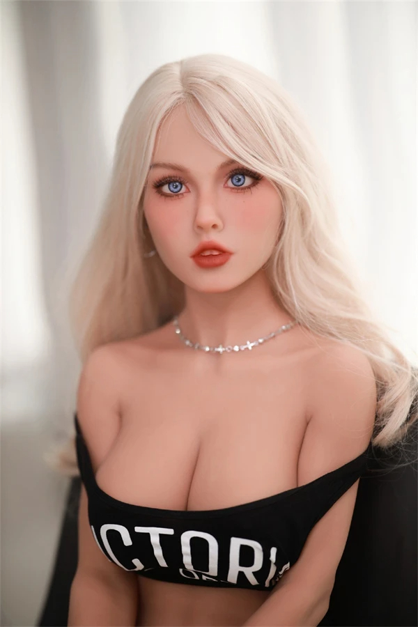 Zarte Love doll Torso mit natürlicher Haut und sanfter Pose