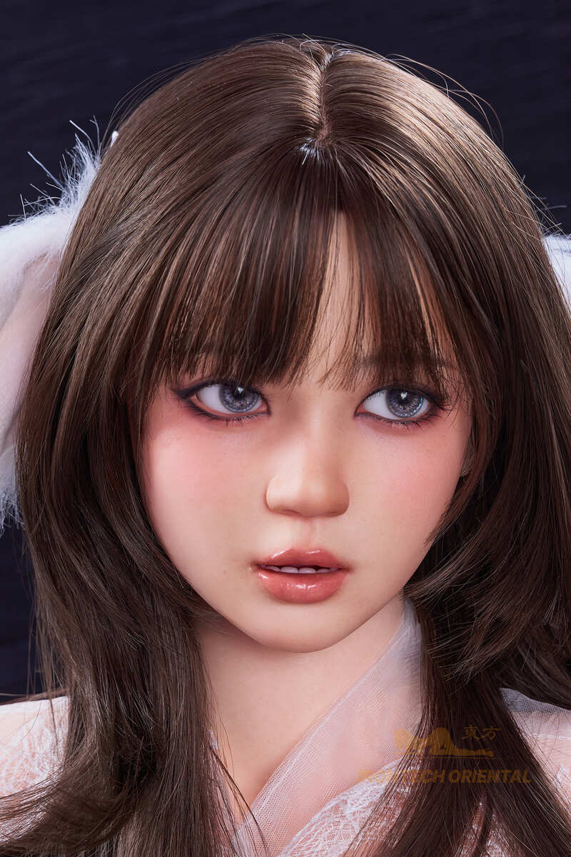 Detailaufnahme des Gesichts der sexuelle doll Melissa mit blauen Augen und natürlicher Mimik