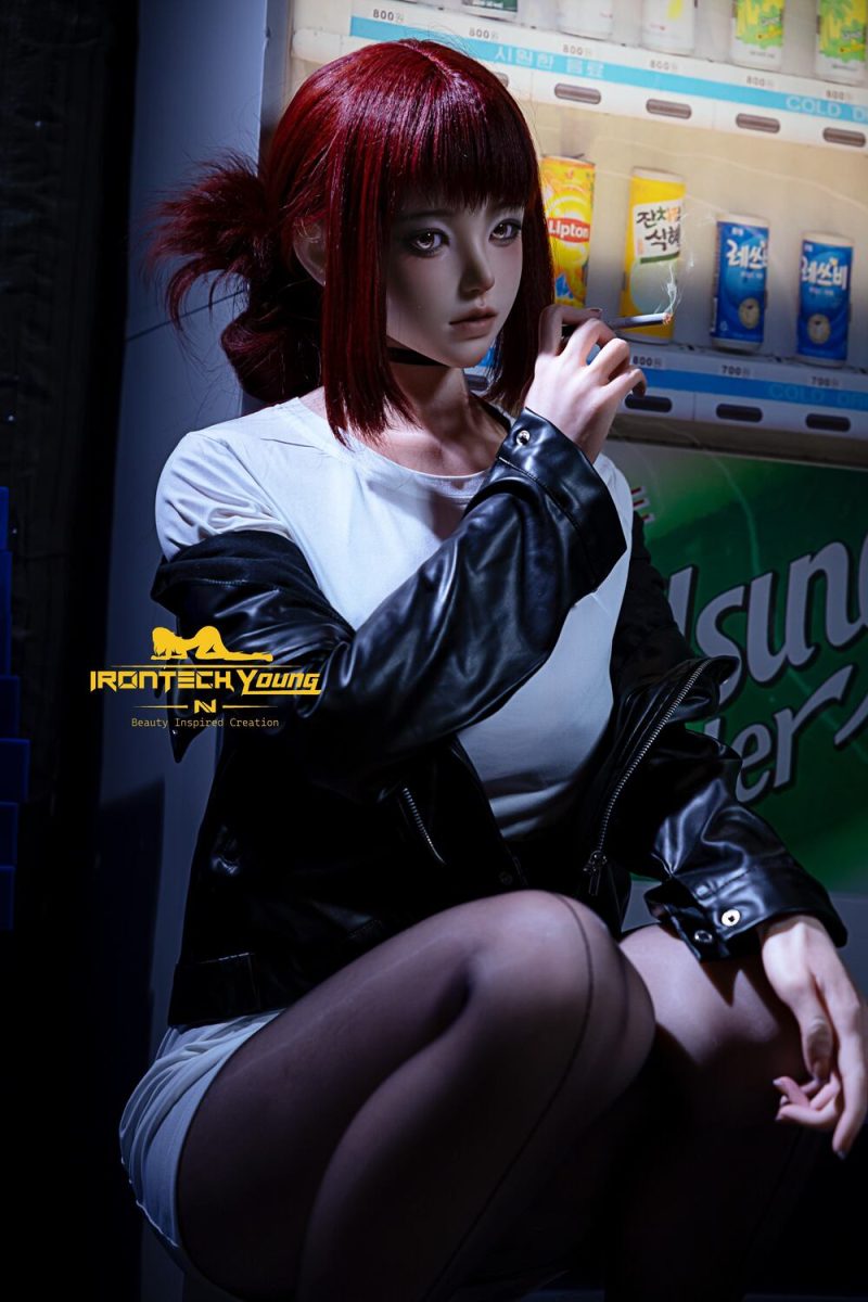 real dollsex Roxana beim Rauchen