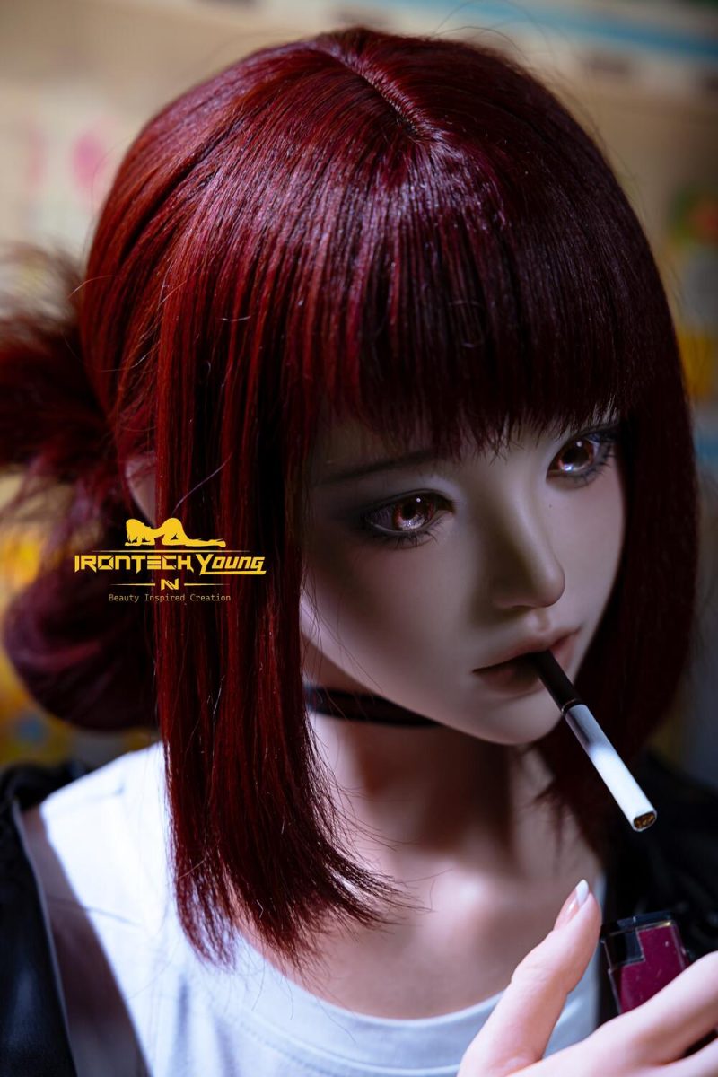 Selbstbewusst realistische sexuelle doll