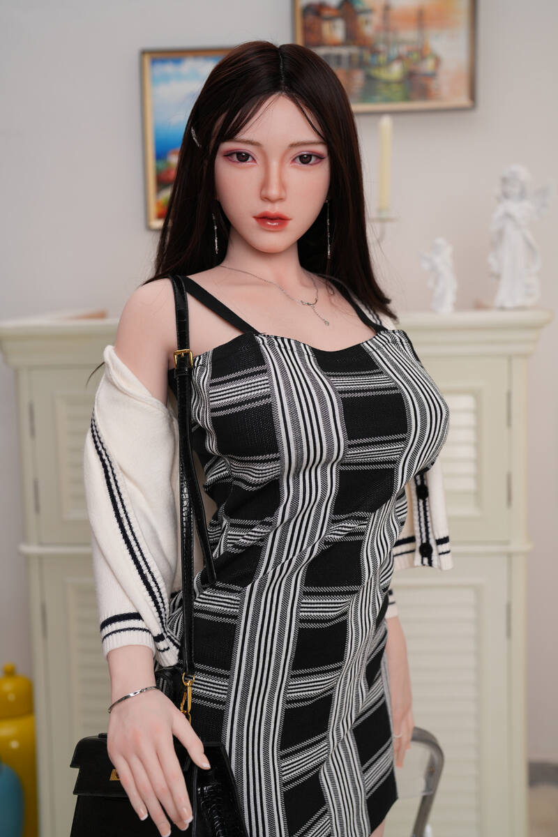 schwarzen Haaren elegante sexpuppe frau