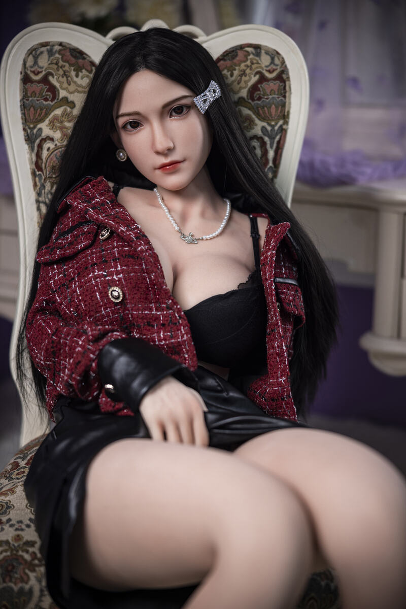 Schwarzhaarige elegante Realistische sexpuppe
