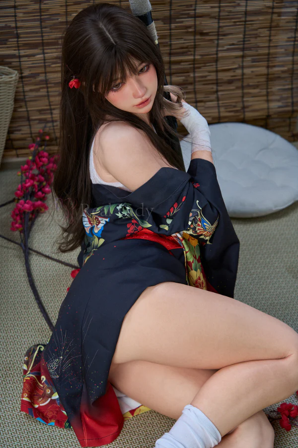 Real doll Evie mit schmaler Taille und langen Beinen