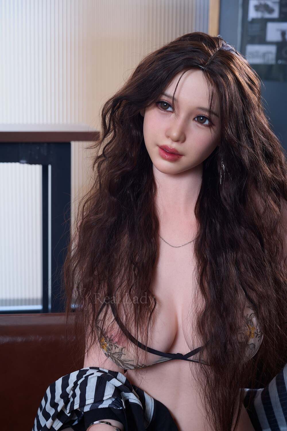 Perfekt modellierte Naturgetreue sexdoll