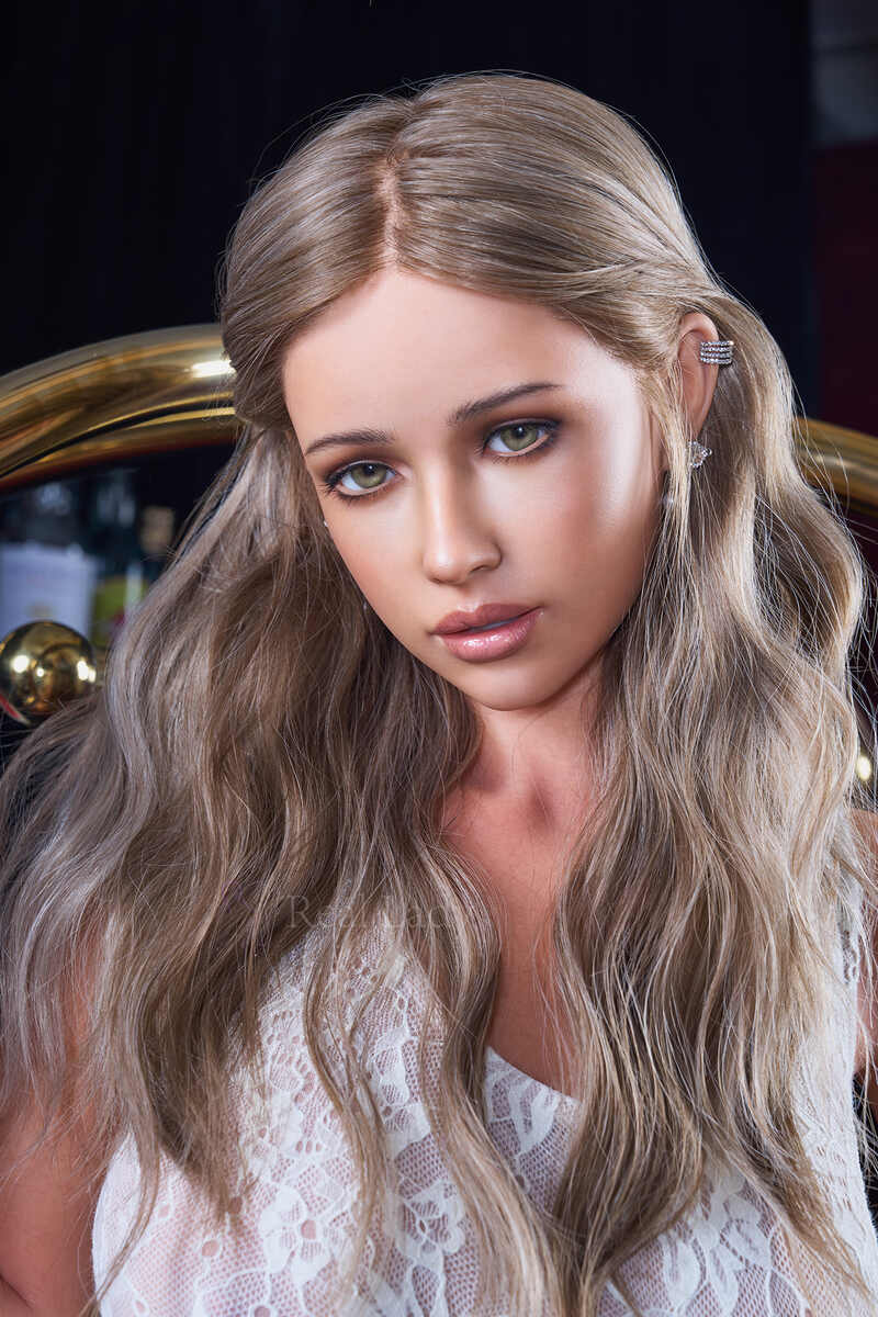 real sex doll Risa mit langem blondem Haar und weißem Spitzenbody