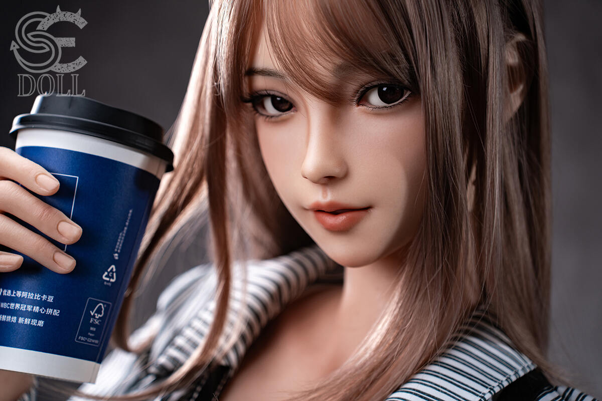 Living Love Doll mit Kaffee