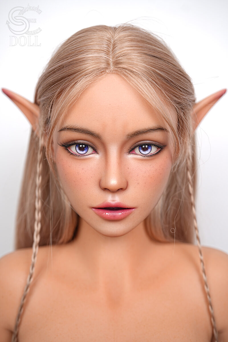 Nahaufnahme des realistischen Elfen Gesichts von Lita.C mit blauen Augen