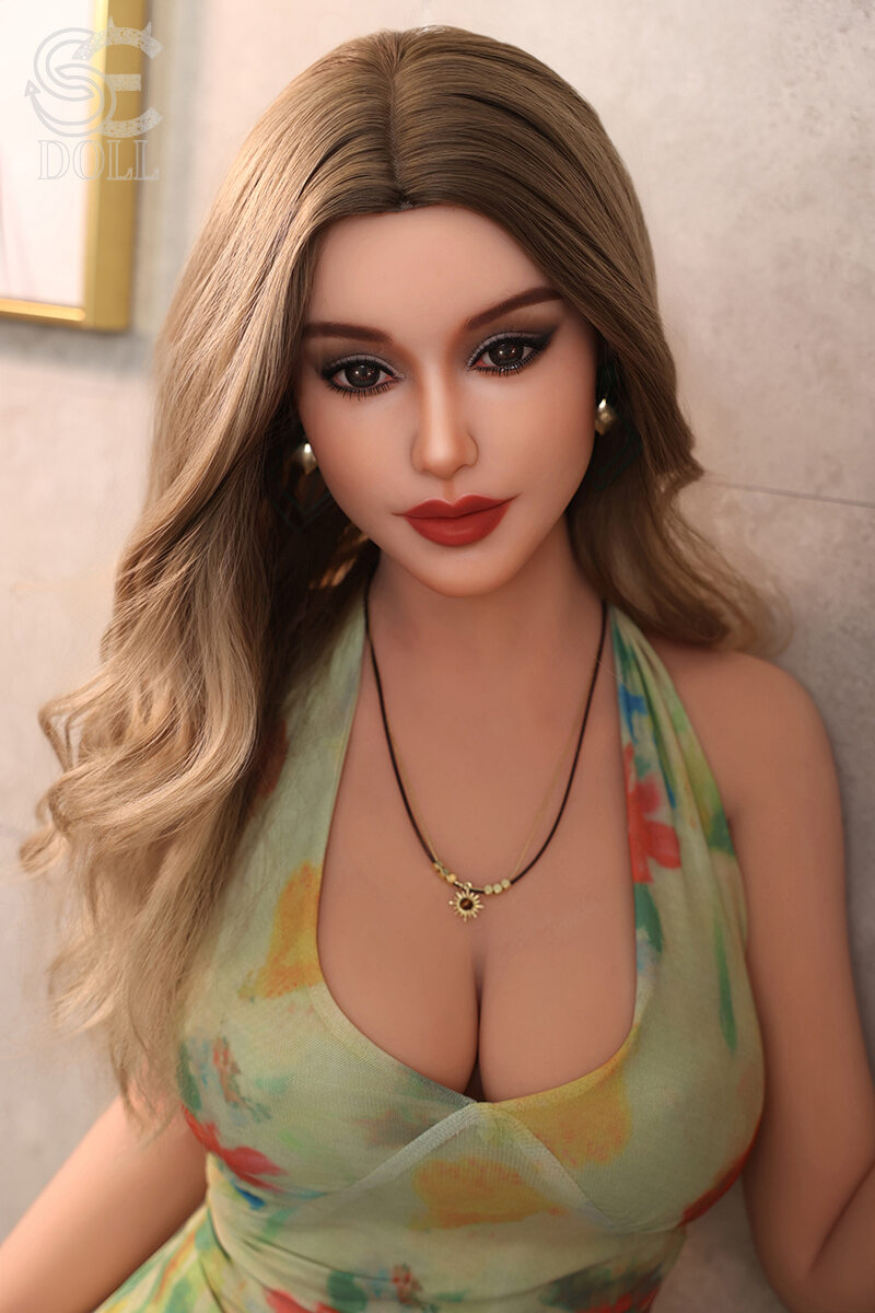 realistische Sexpuppe mit menschlichen Proportionen
