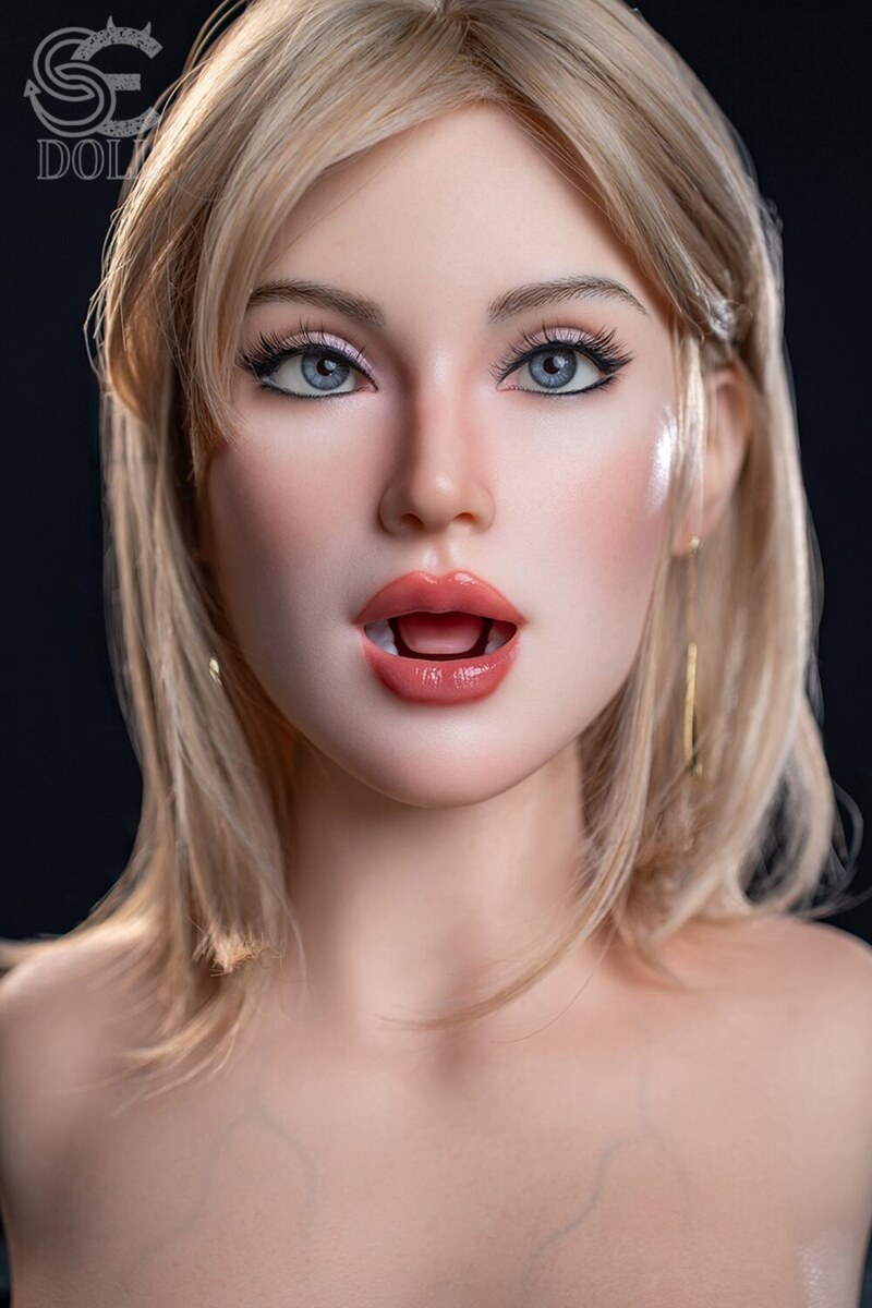 Sexpuppe mit besonders realistisch gestaltetem Mund