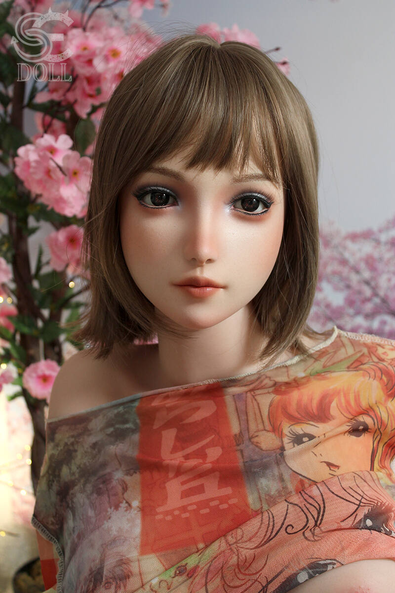 Silikon Sex Doll Yelan, detailreiches Gesicht mit großen Augen und natürlicher Hautstruktur