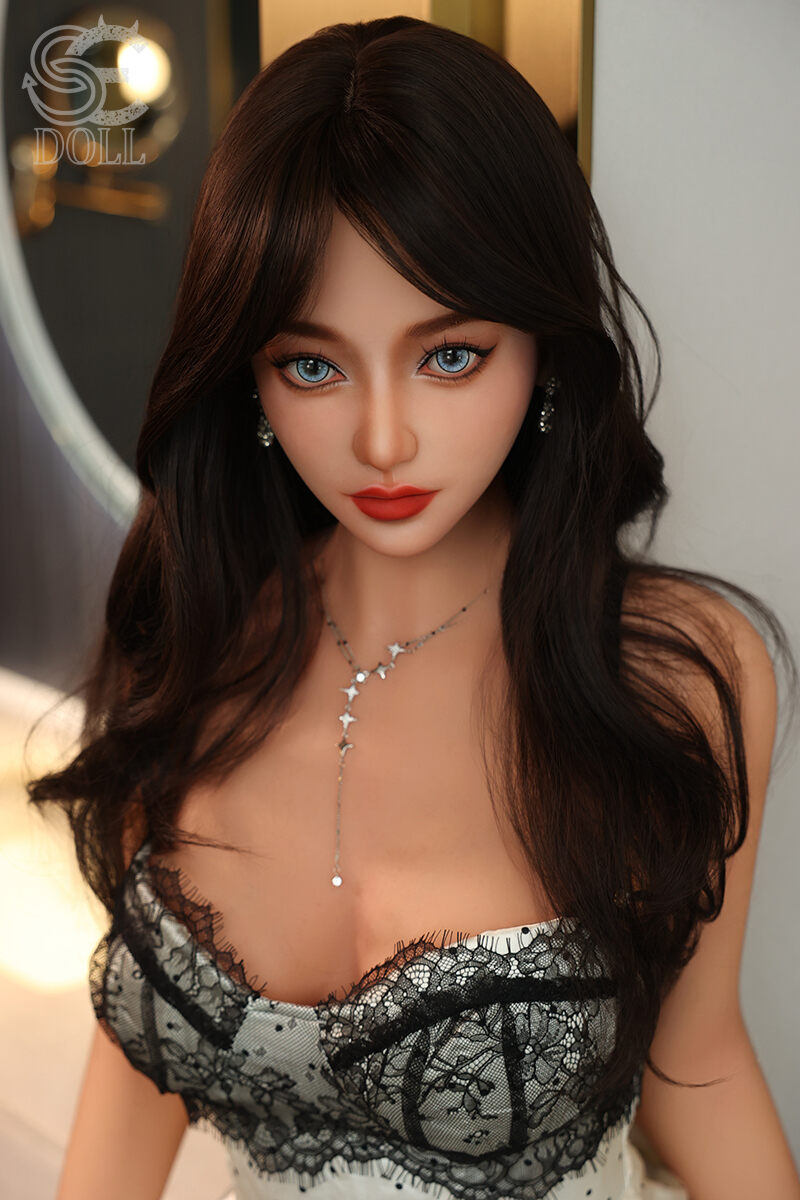 Lebensechte sex doll Yuuka.H mit intensivem Blick