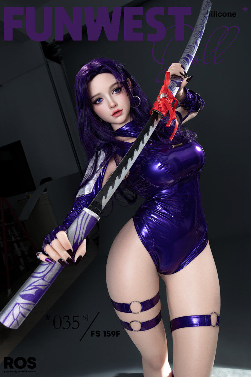 Weibliche silikon real doll Psylocke im lila Ninja-Outfit mit Katana und hohen Stiefeln