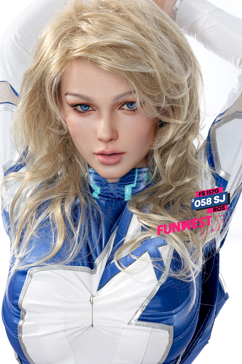 blonde futuristische Liebespuppen