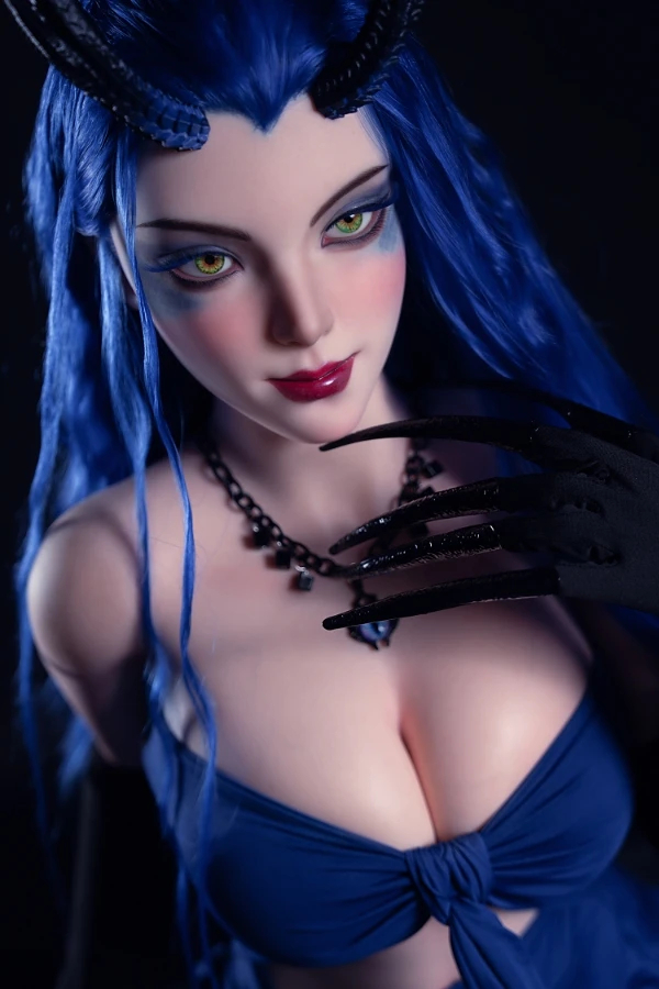 Dekolleté Nahaufnahme einer prallen Sexpuppen für VR-Erlebnisse